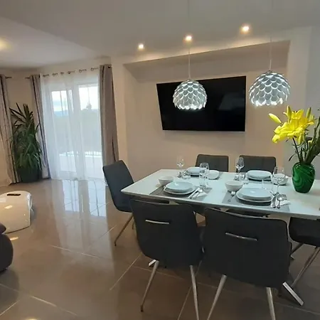 Hvar Lux Apartmán *