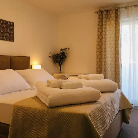 Hvar Lux Basina