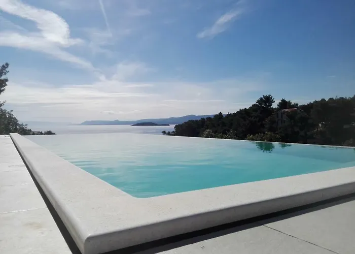 Hvar Lux Basina