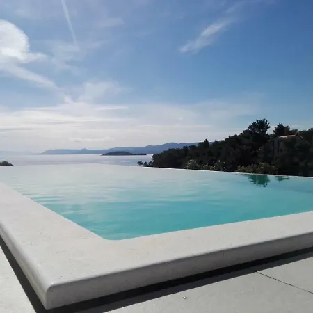 Hvar Lux Basina