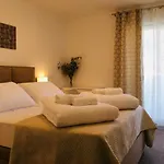 Hvar Lux Basina